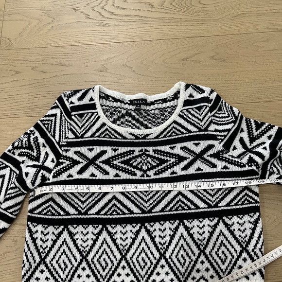 Cropped Sweater - Picture 3 of 5